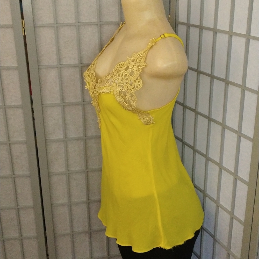**Yellow spaghetti strap blouse** - Picture 3 of 6